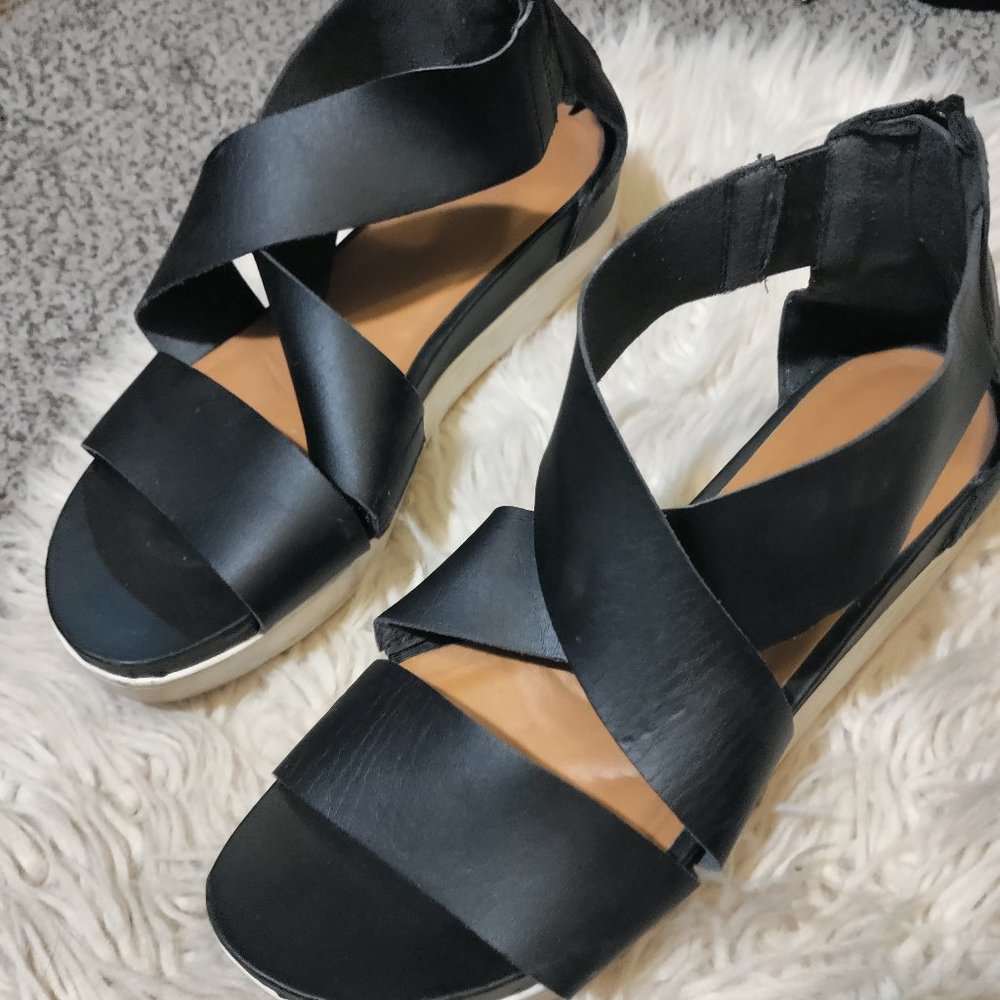 Hummingbird sandals